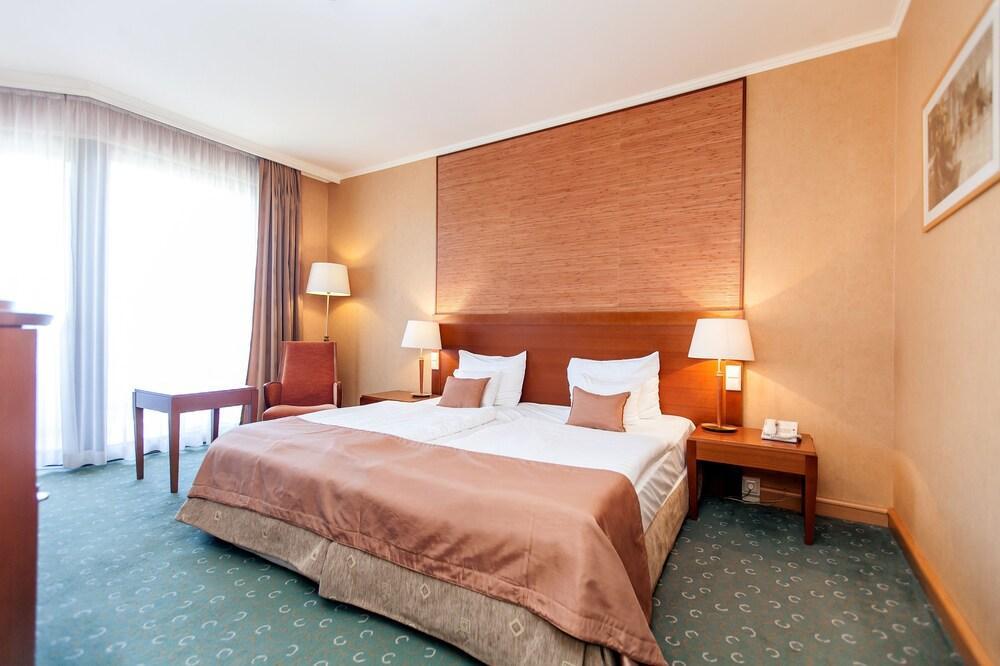 Greenfield Hotel Golf & Spa Bük Exteriör bild