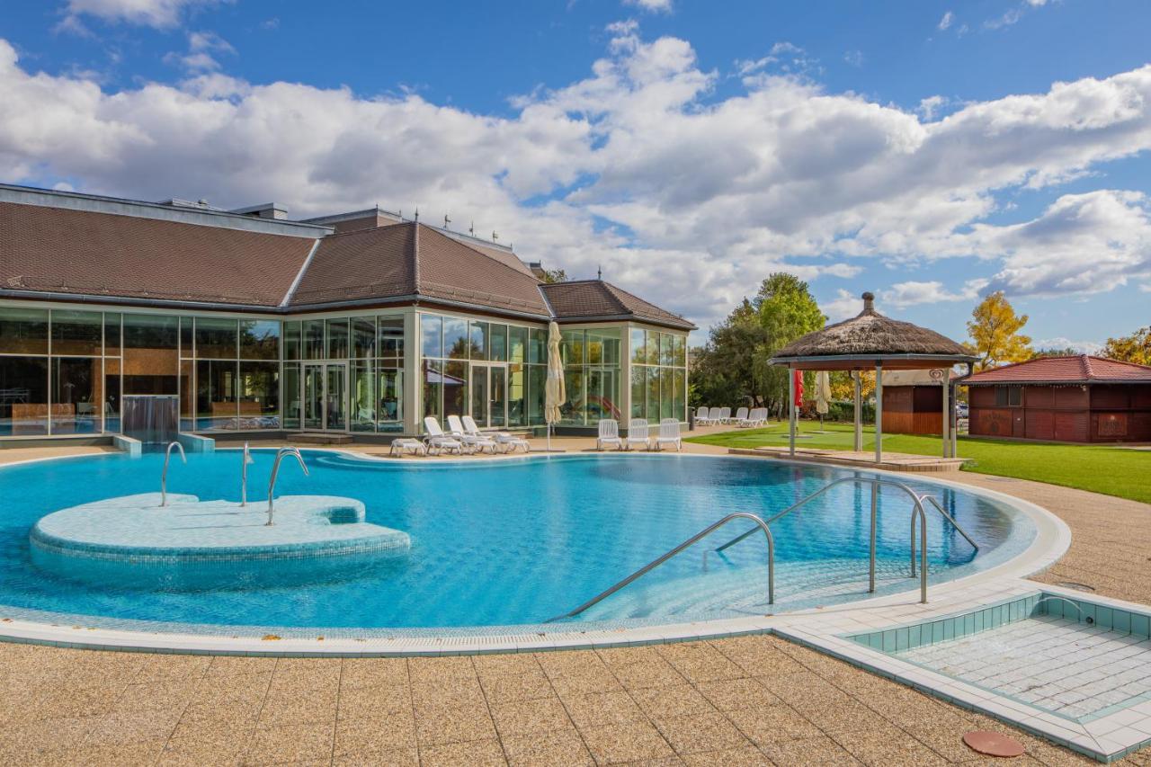 Greenfield Hotel Golf & Spa Bük Exteriör bild