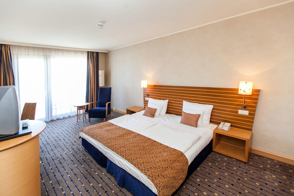 Greenfield Hotel Golf & Spa Bük Exteriör bild