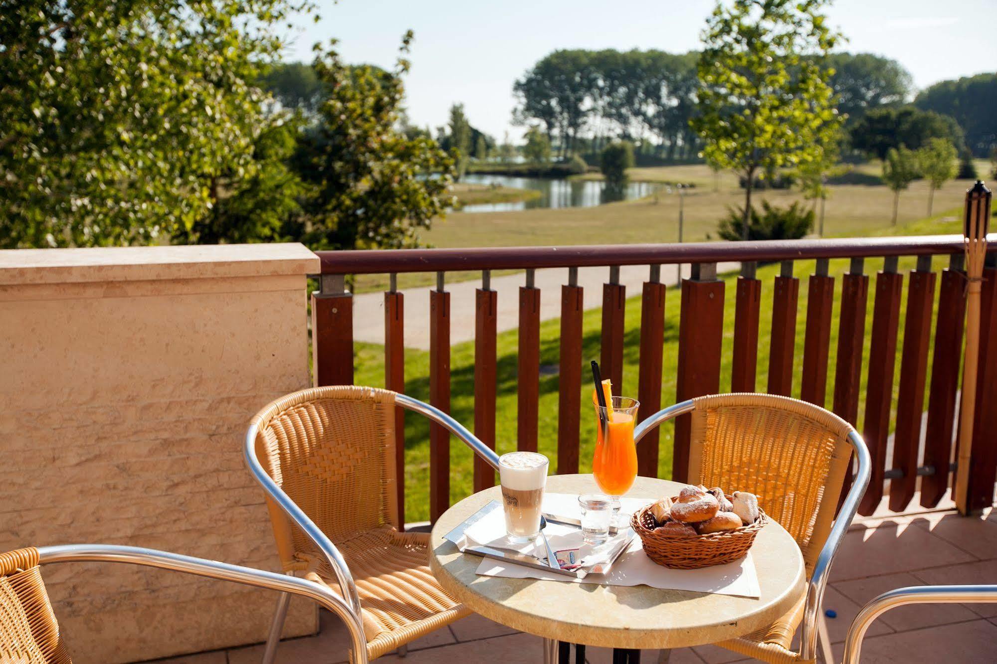 Greenfield Hotel Golf & Spa Bük Exteriör bild