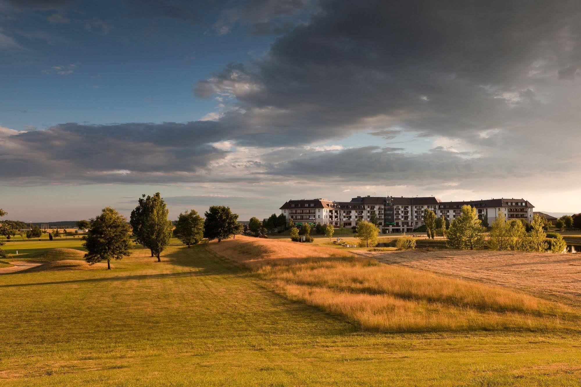Greenfield Hotel Golf & Spa Bük Exteriör bild